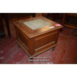VICTORIAN BOX COMMODE ON TURNED LEGS