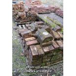 TWO PALLETS OF MIXED BRICKS INCLUDING SOME EDGING BRICKS