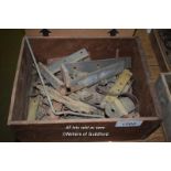 BOX OF MIXED DOOR FURNITURE TO INCLUDE STRAP HINGES ETC