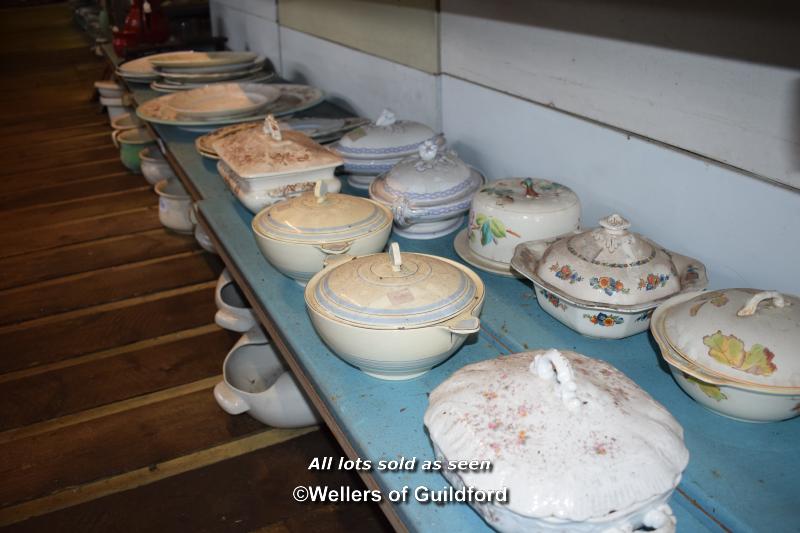 LARGE SHELF OF MIXED PORCELAIN COLLECTIBLES