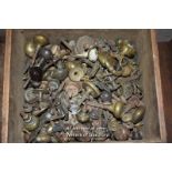 BOX OF VICTORIAN MIXED FURNITURE BRASSWARE