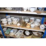 *SHELF OF GLASSWARE, PORCELAIN WARE AND COLLECTABLES