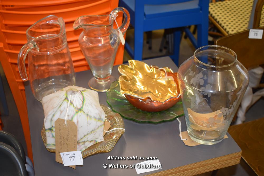 *MIXED GLASSWARE INCLUDING TWO JUGS AND A VASE