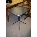 *METAL SQUARE TOP TABLE