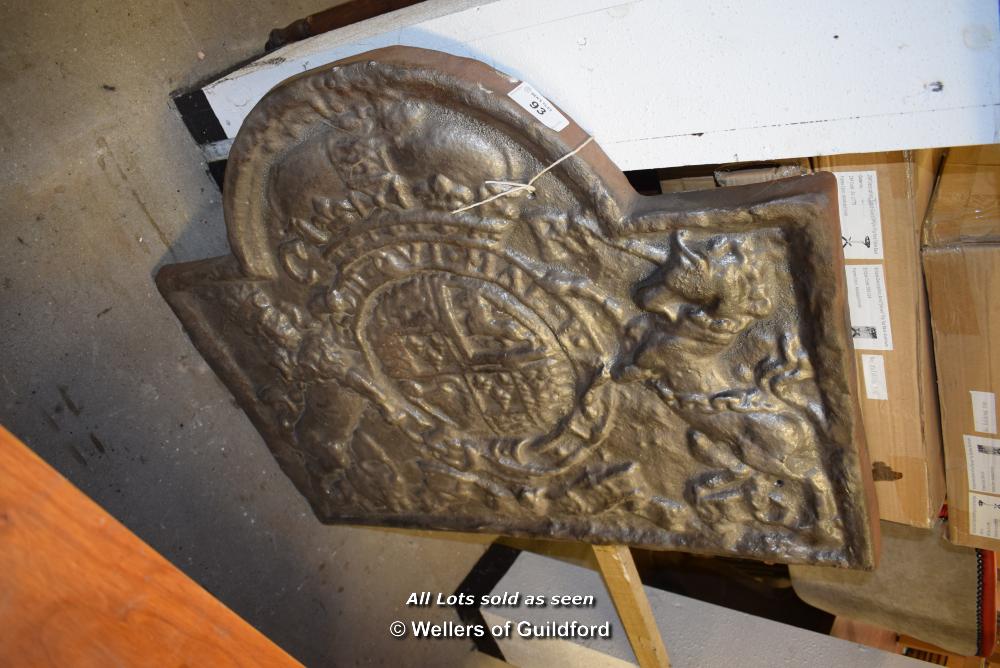 *HEAVY CAST IRON FIRE BACK DEPICTING CREST OF ARMS, 990MM X 780MM (50MM THICK)