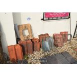 *QUANTITY OF MIXED ROOF TILES