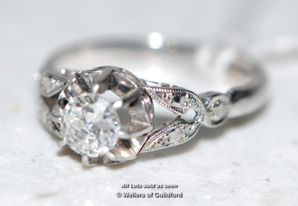 An 18ct white gold diamond ring with diamond set openwork shoulders. - Image 2 of 4