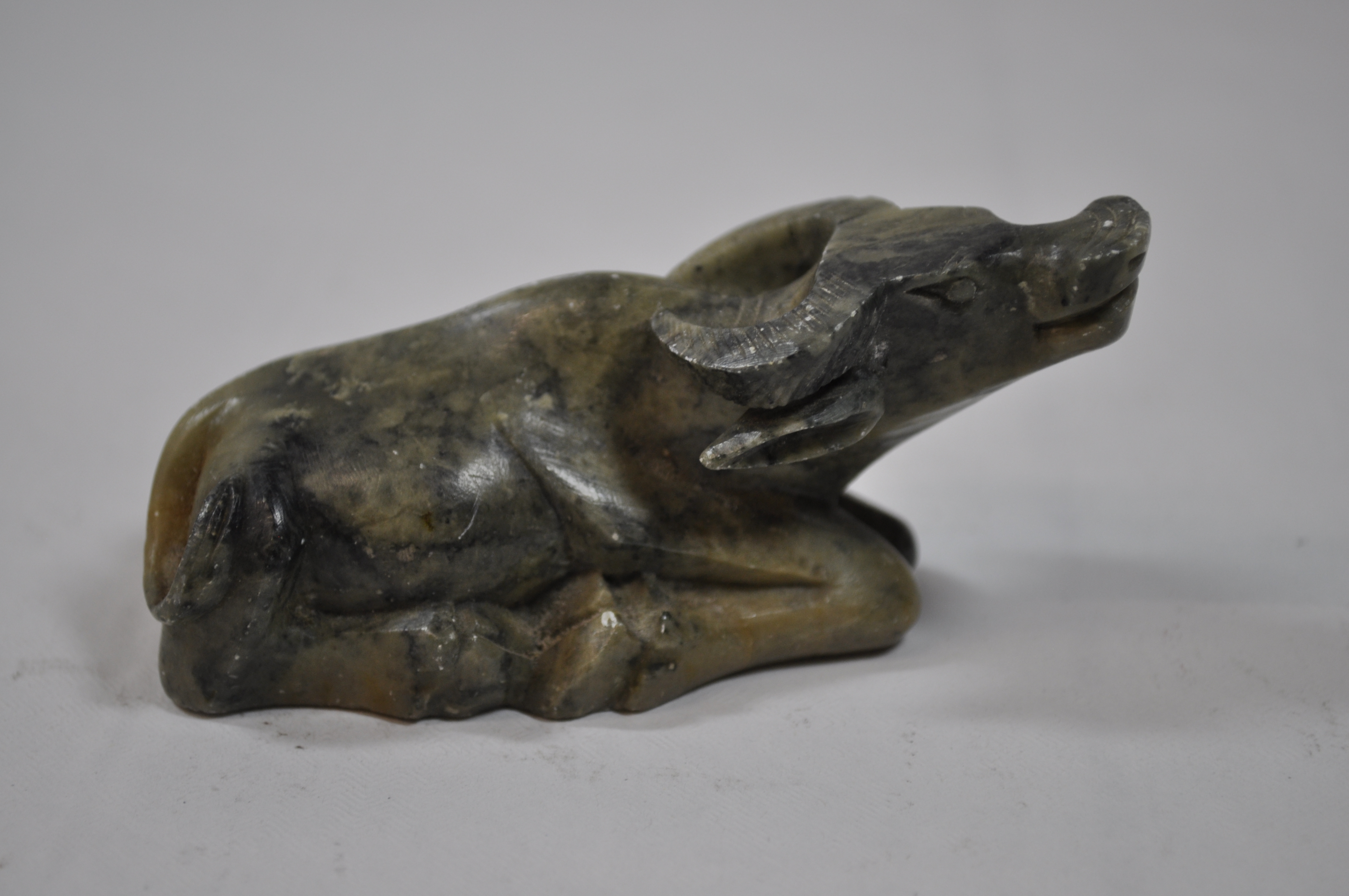A carved figure of a water buffalo, 8.5cm.