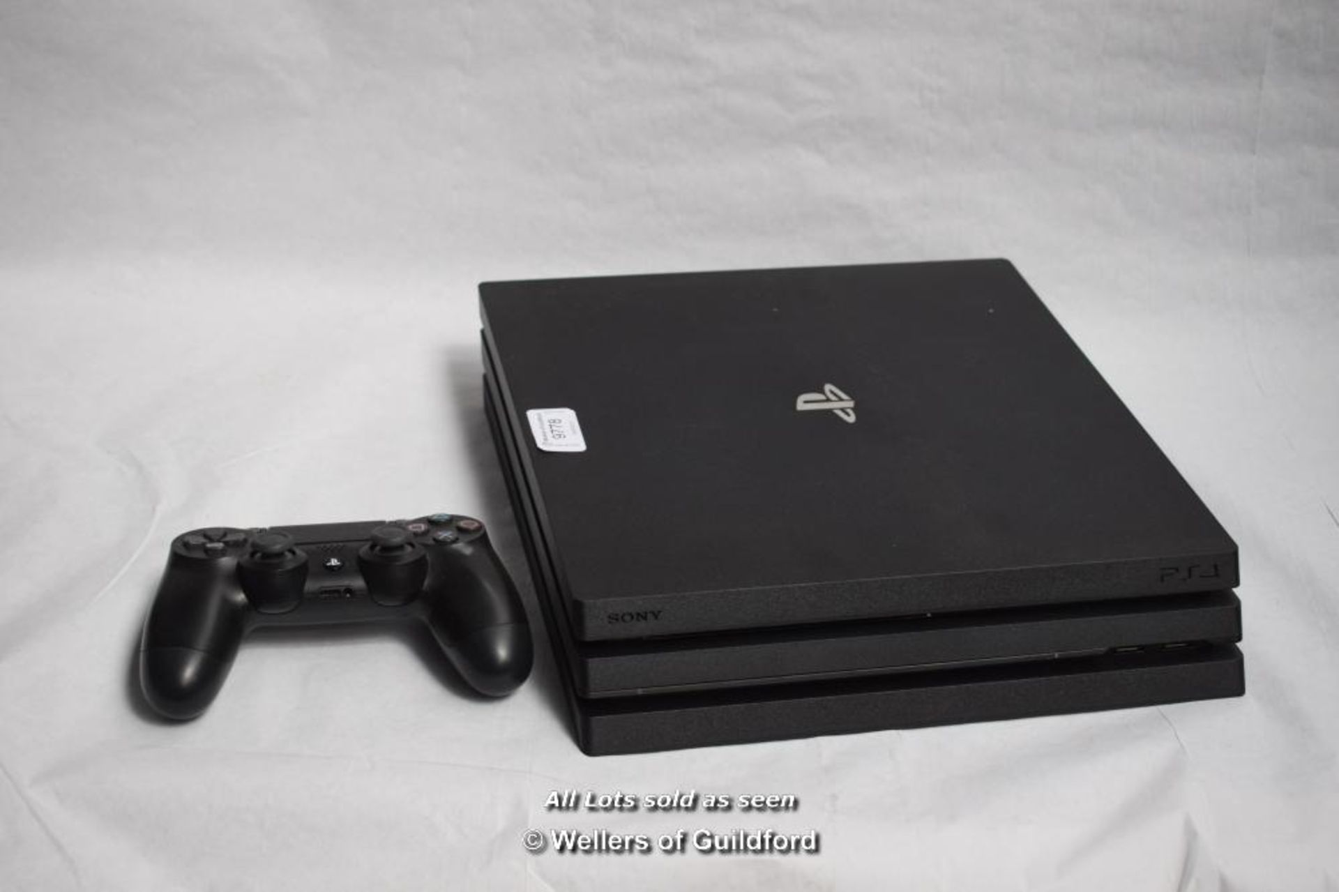 *PS4 PRO 1TB GAMES CONSOLE AND WIRELESS CONTROLLER [LQD68]