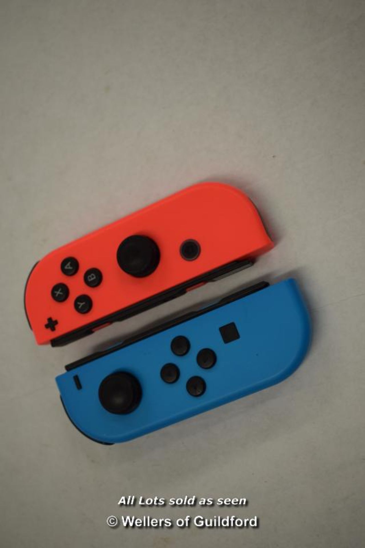 *NINTENDO SWITCH JOY-CON CONTROLLER PAIR NEON RED NEON BLUE [2541]