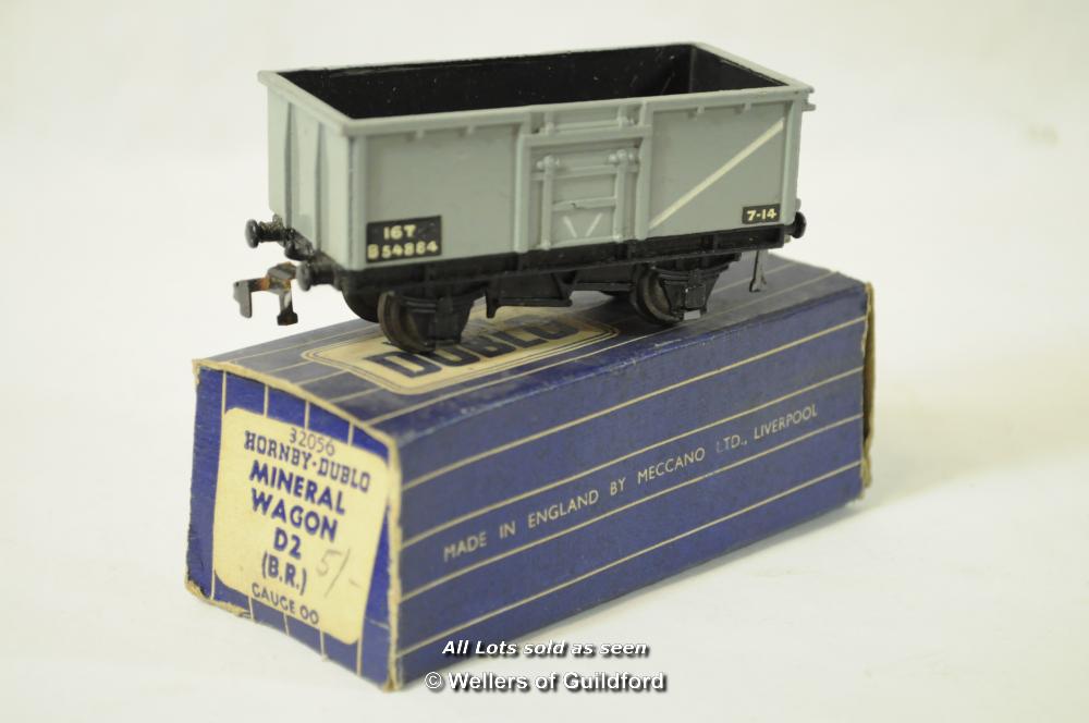 Hornby Dublo: T.P.O. Mail Van Set, 2 x D12 Corridor Coaches, Two Water Cranes, Low Sided Wagon D1, - Image 9 of 18