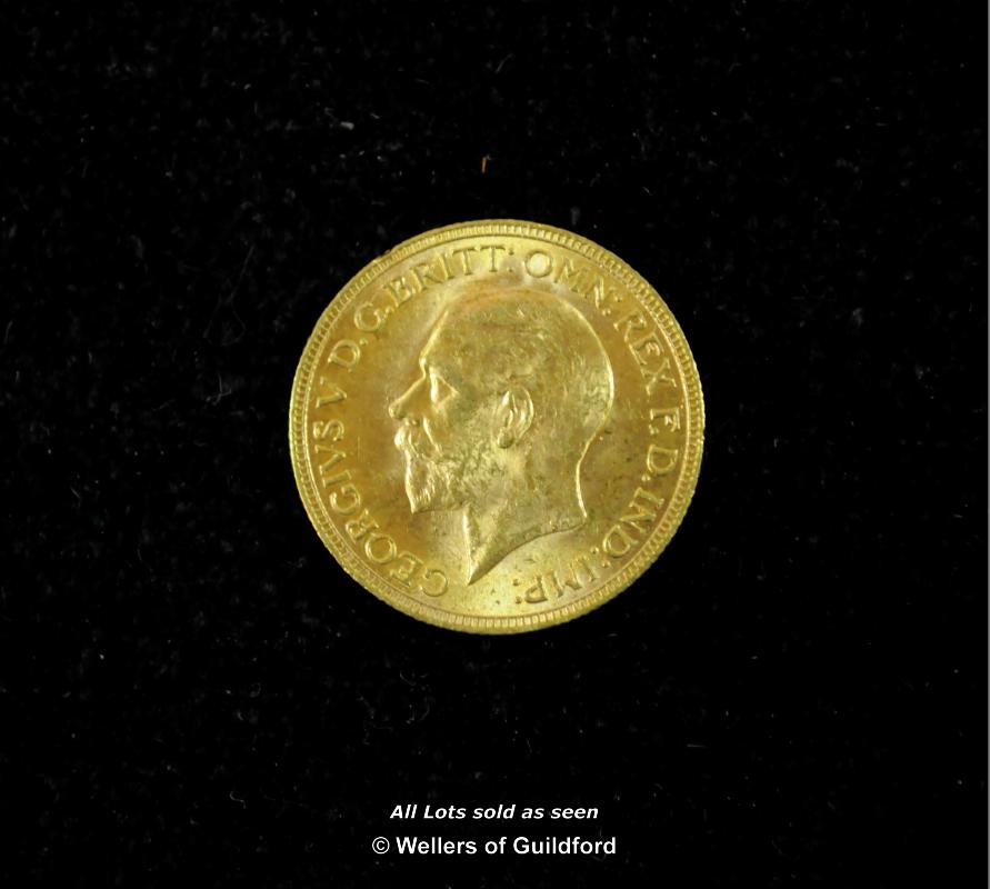 George V, gold sovereigns (2), 1925, 1931, both SA South Africa Mint, large and small head left, - Image 2 of 7