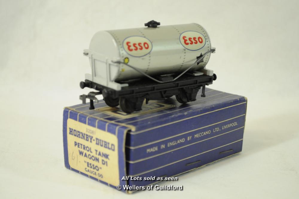 Hornby Dublo: T.P.O. Mail Van Set, 2 x D12 Corridor Coaches, Two Water Cranes, Low Sided Wagon D1, - Image 8 of 18