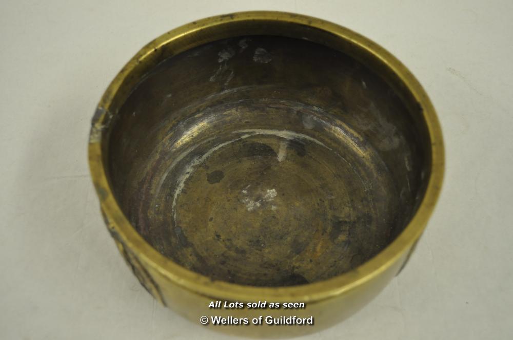 A Chinese bronze bowl, 16cm diameter. - Image 2 of 3