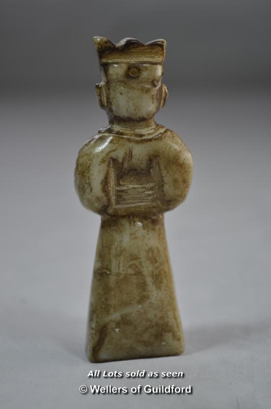 A Chinese hardstone figure of a standing gentleman, 8cm. - Image 2 of 2