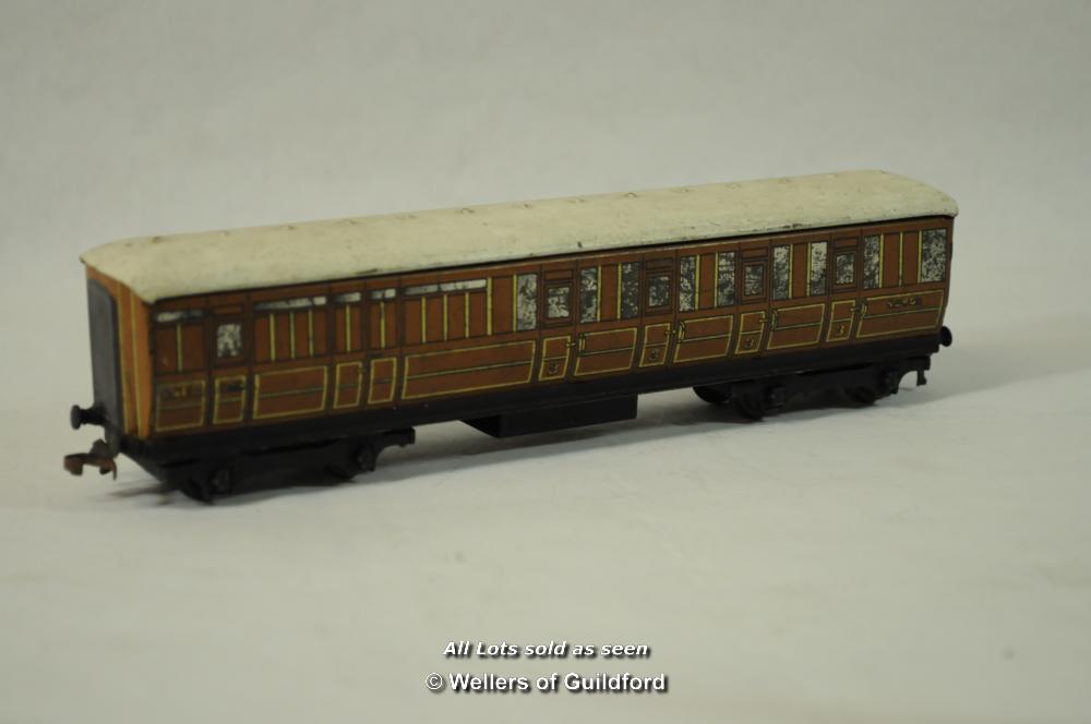 Hornby Dublo: T.P.O. Mail Van Set, 2 x D12 Corridor Coaches, Two Water Cranes, Low Sided Wagon D1, - Image 11 of 18