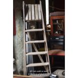 VINTAGE WOODEN STEPLADDER