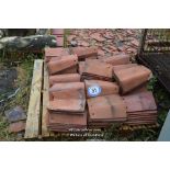 SMALL PALLET CONTAINING RED HIP TILES