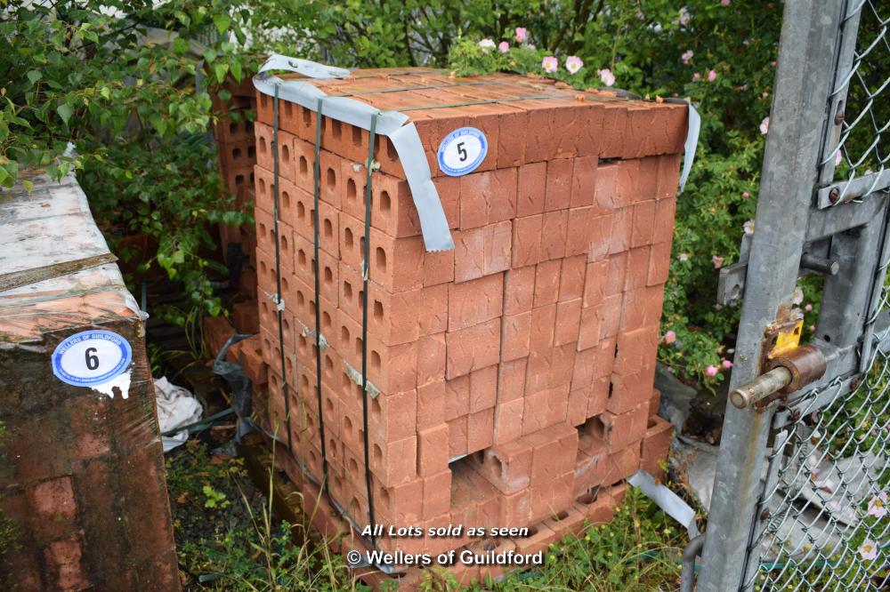 FULL PALLET CONTAINING IBSTOCK GRAMPIAN RED ENGINEERING BRICKS