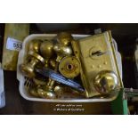 PLASTIC CRATE CONTAINING MAINLY BRASS DOOR KNOBS