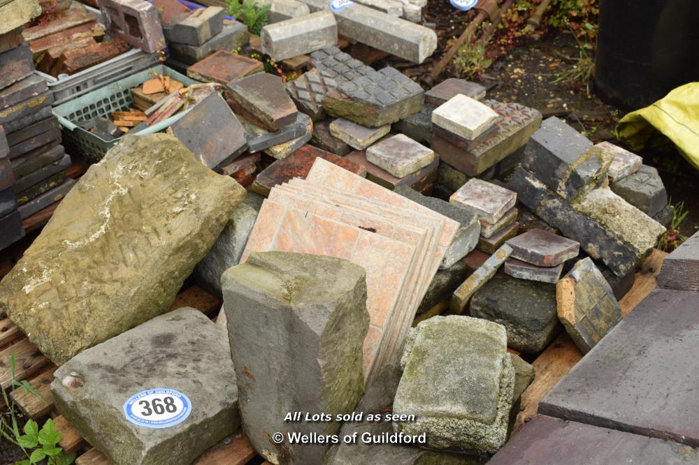 PALLET CONTAINING A MIXED QUANTITY OF QUARRY TILES, BLOCK PAVERS, MIXED STONE SECTIONS, ETC.