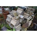 PALLET CONTAINING MIXED DECORATIVE BUFF COPING BRICKS