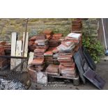 PALLET CONTAINING A QUANTITY OF MIXED 6 AND 9 INCH QUARRY TILES