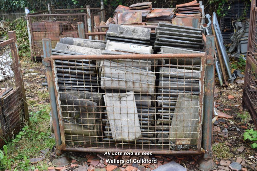 METAL STILLAGE CONTAINING PAN TILES