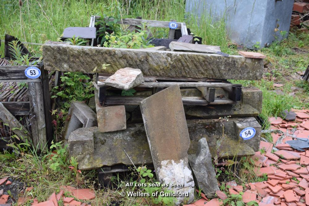 PALLET CONTAINING MIXED STONE WINDOW SECTIONS