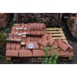 PALLET CONTAINING A QUANTITY OF MIXED EDGING BRICKS