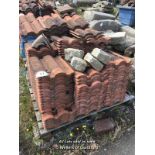 PALLET CONTAINING A LARGE QUANTITY OF DOUBLE PAN ROOF TILES