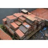 PALLET CONTAINING A QUANTITY OF MIXED RED PAVERS