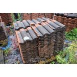 PALLET CONTAINING A LARGE QUANTITY OF DOUBLE PAN ROOF TILES