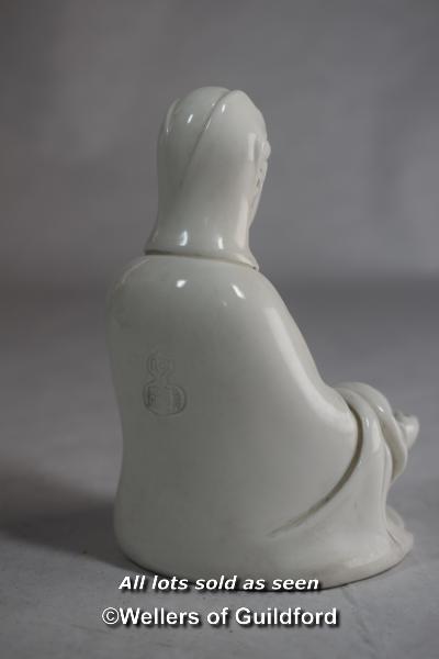 A Chinese blanc de chine figure of a seated goddess, 12cm - Image 2 of 2