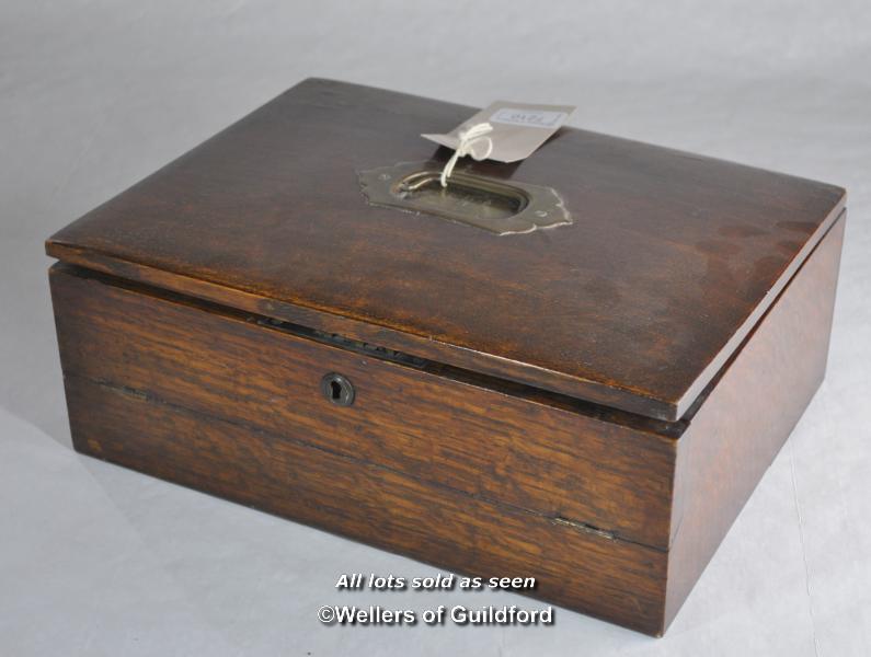 An Edwardian oak lap desk with inset brass handle monogrammed GWB and dated Jan 27 1904, the lifting - Image 3 of 4