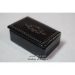 A Georgian papier mache snuff box with pewter inlay, 4.5cm wide