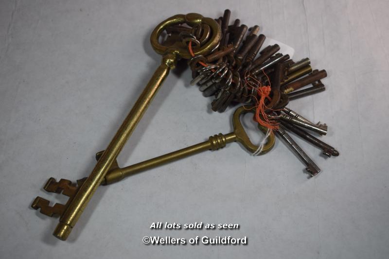 A quantity of old keys.