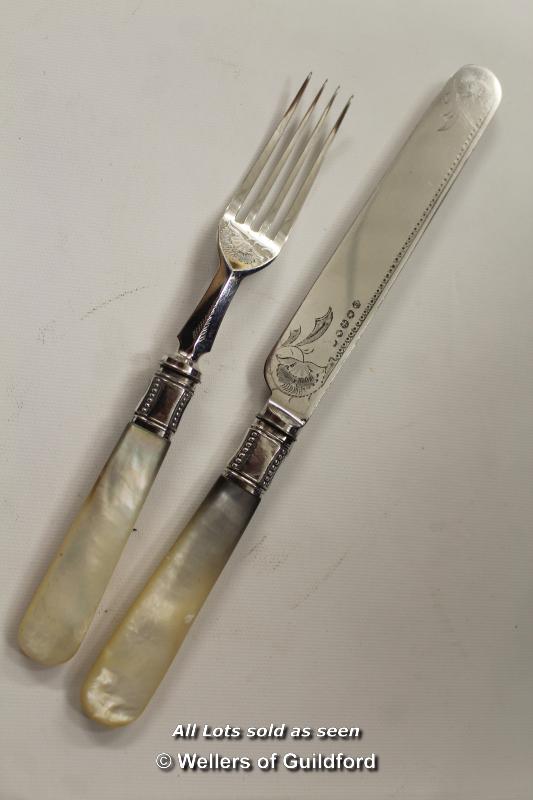 *ANTIQUE CANTEEN CUTLERY ' 1880 ' UPRIGHT CABINET ' SILVER P ' MOTHER OF PEARL [LQD79](LOT SUBJECT - Image 2 of 4