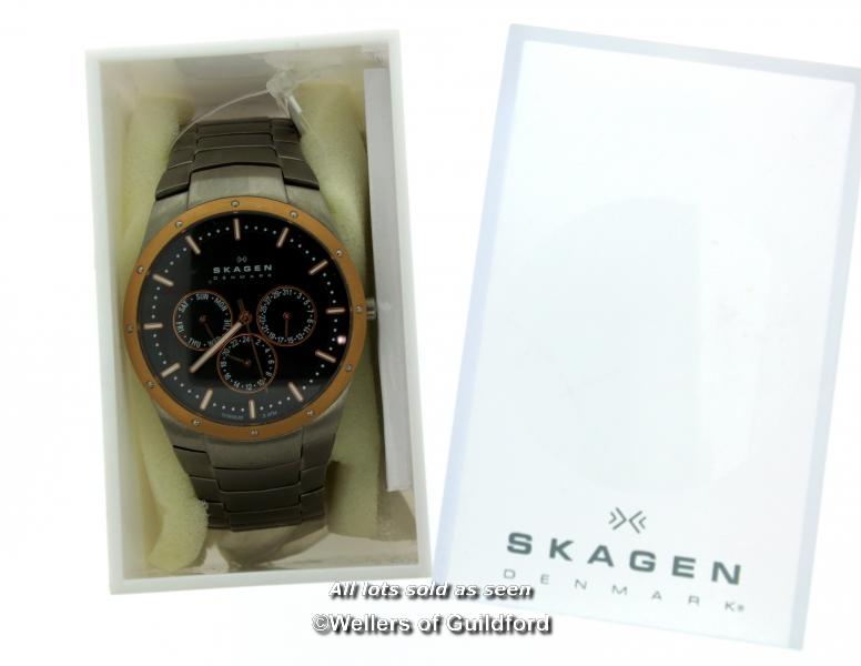 Gentlemen's Skagen Titanium wristwatch, circular black dial with gold coloured bezel, baton hour - Image 2 of 2