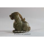 A Chinese hardstone pendant modelled as a dog of Foe, 4.5cm