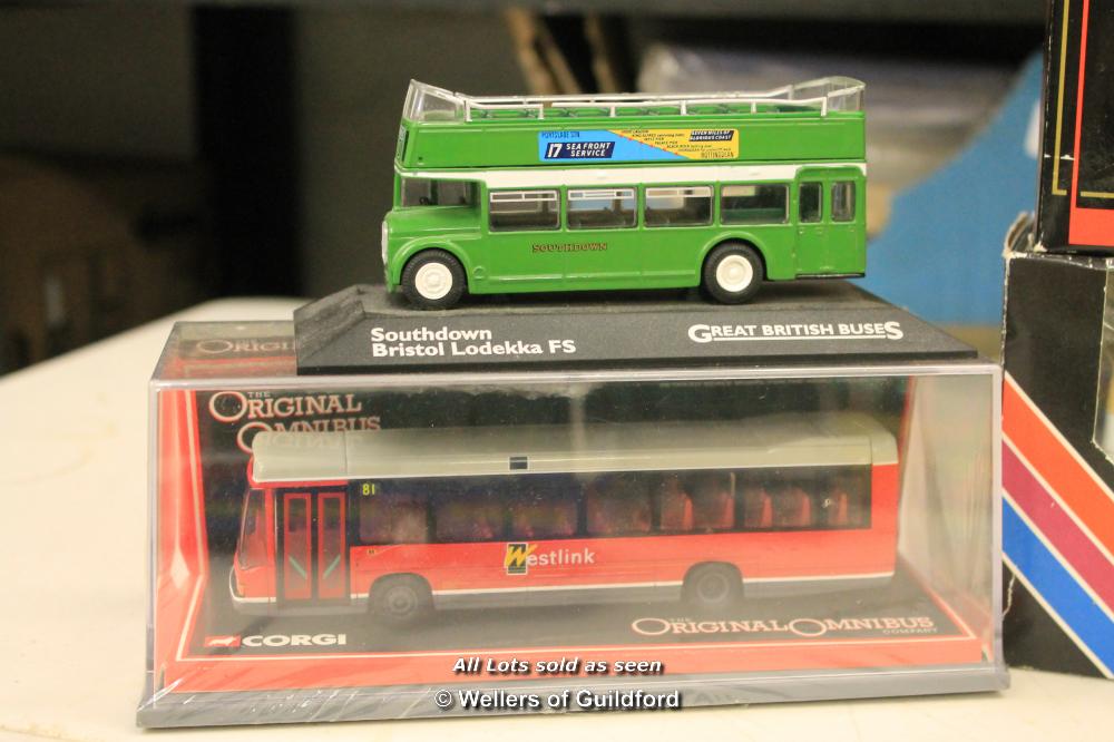 Assorted boxed /unboxed coaches and buses including Corgi, Road Monster and Gilbow Exclusive First - Image 4 of 6