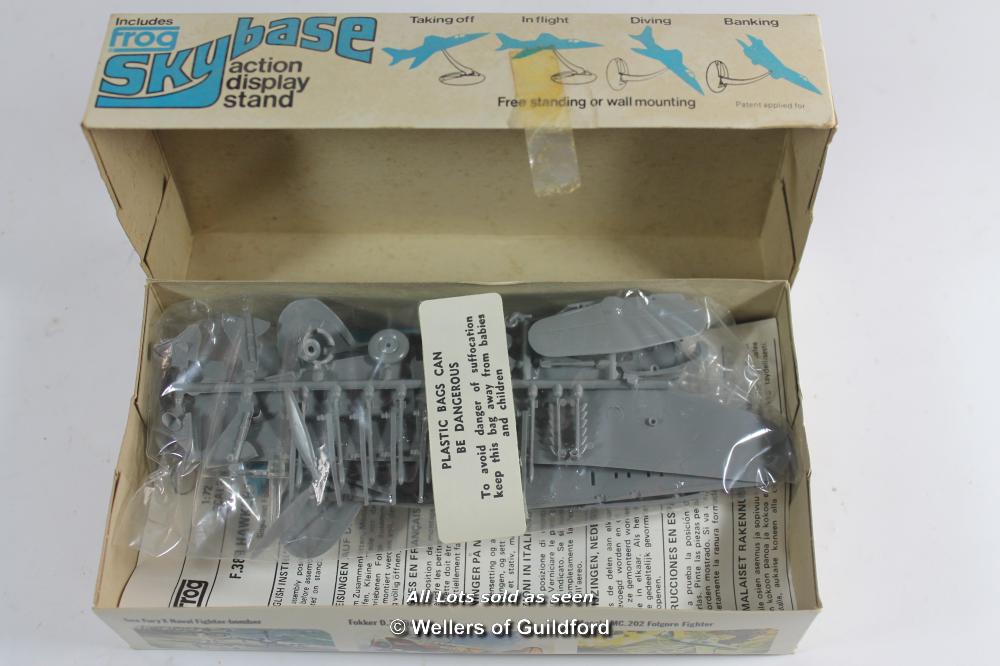 Frog vintage 1:72 warplane models to include, Curtis P/40 Fighter F391, Typhoon IB Tank Buster F389, - Image 9 of 11