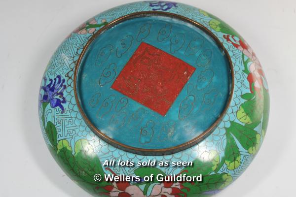 A Chinese cloissonee bowl decorated with flowers, 25cm diameter; a cloissonee bowl and cover - Image 3 of 4