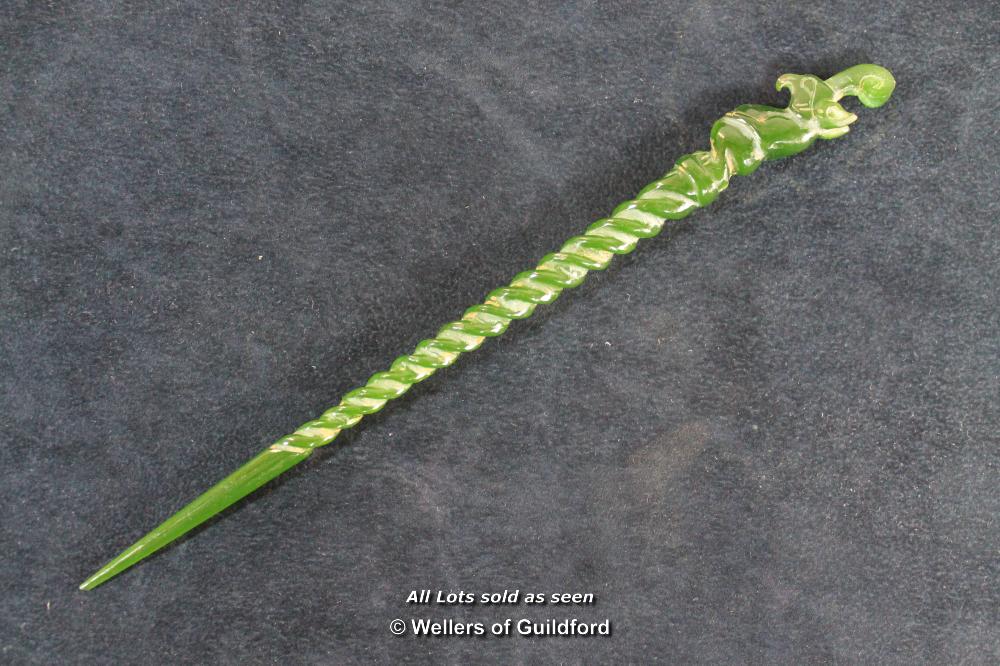 A Chinese green hardstone hairpin, 19cm long. - Image 2 of 2