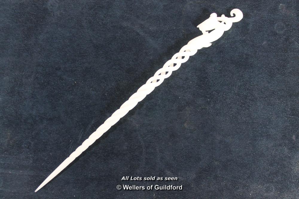 A Chinese white hardstone hairpin with open twist decoration, 24cm long. - Image 2 of 2