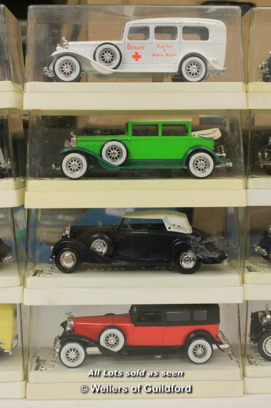 Solido die-cast cars including Rolls Royce 4077, Ford 4055 and Cadillac Ambulance 4042 (12) - Image 3 of 4