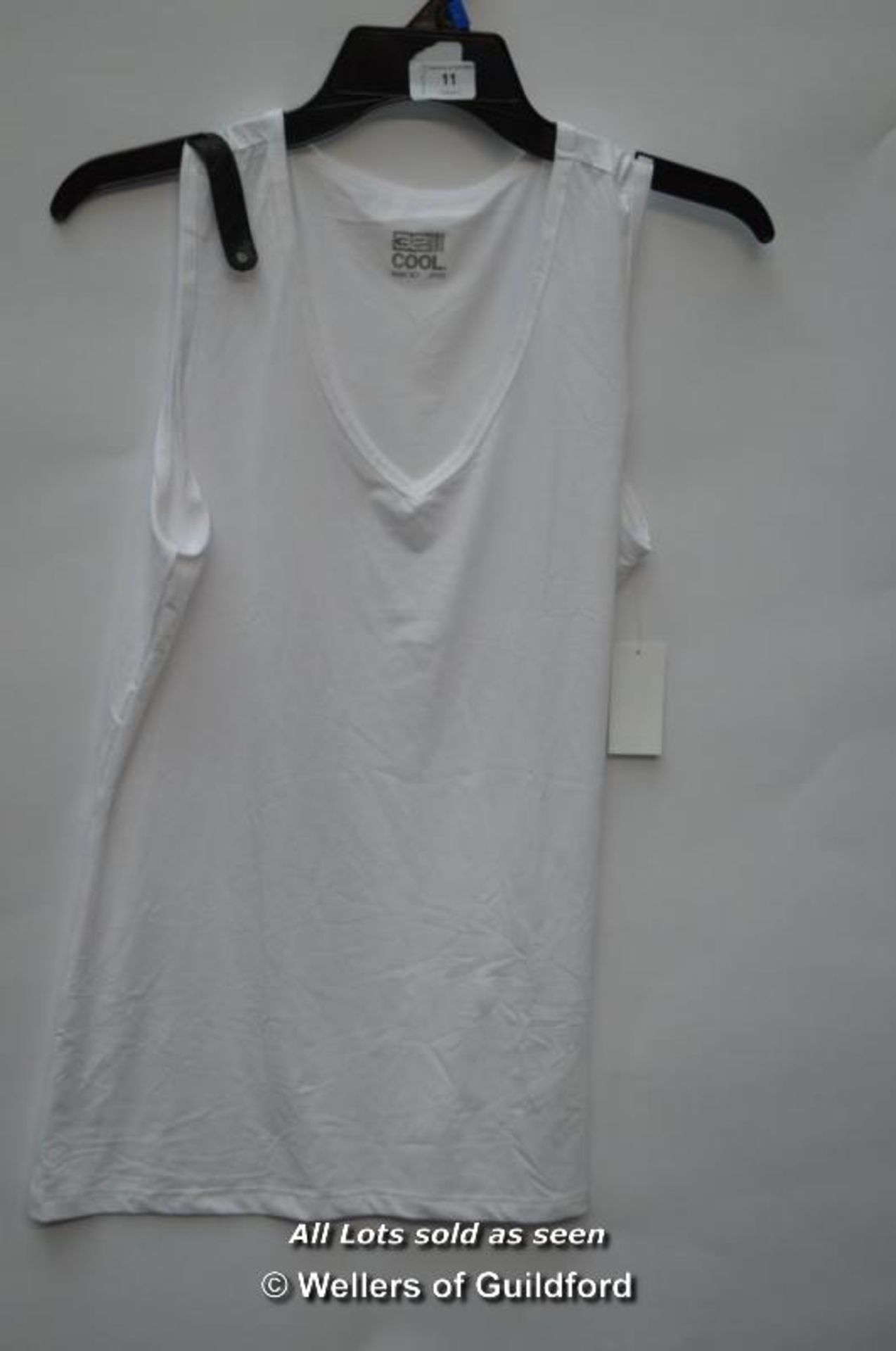 *LADIES NEW 32 DEGREES COOL WHITE VEST SIZE EXTRA LARGE