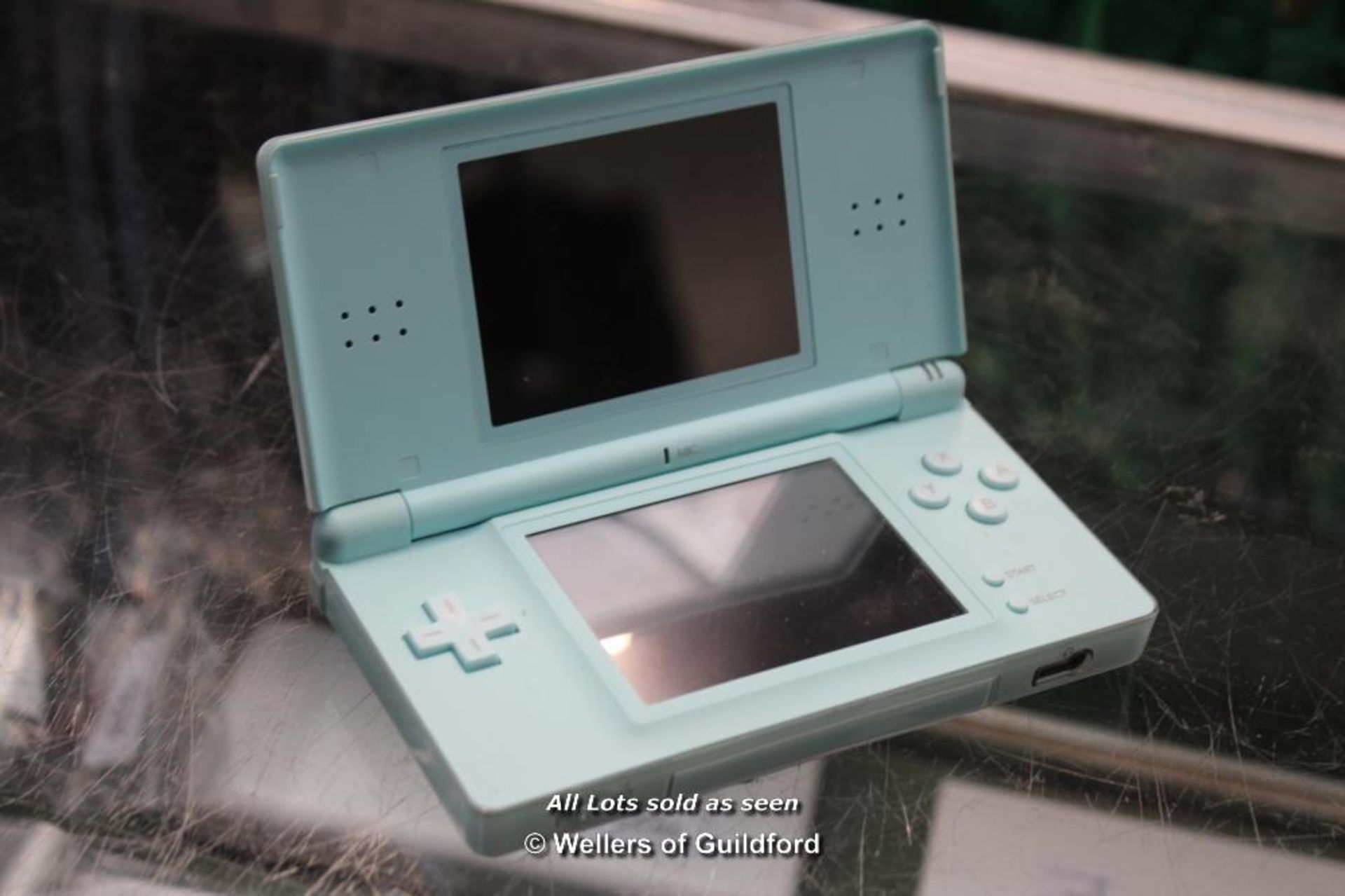 *NINTENDO DS LITE USG-001 [245-23/09]