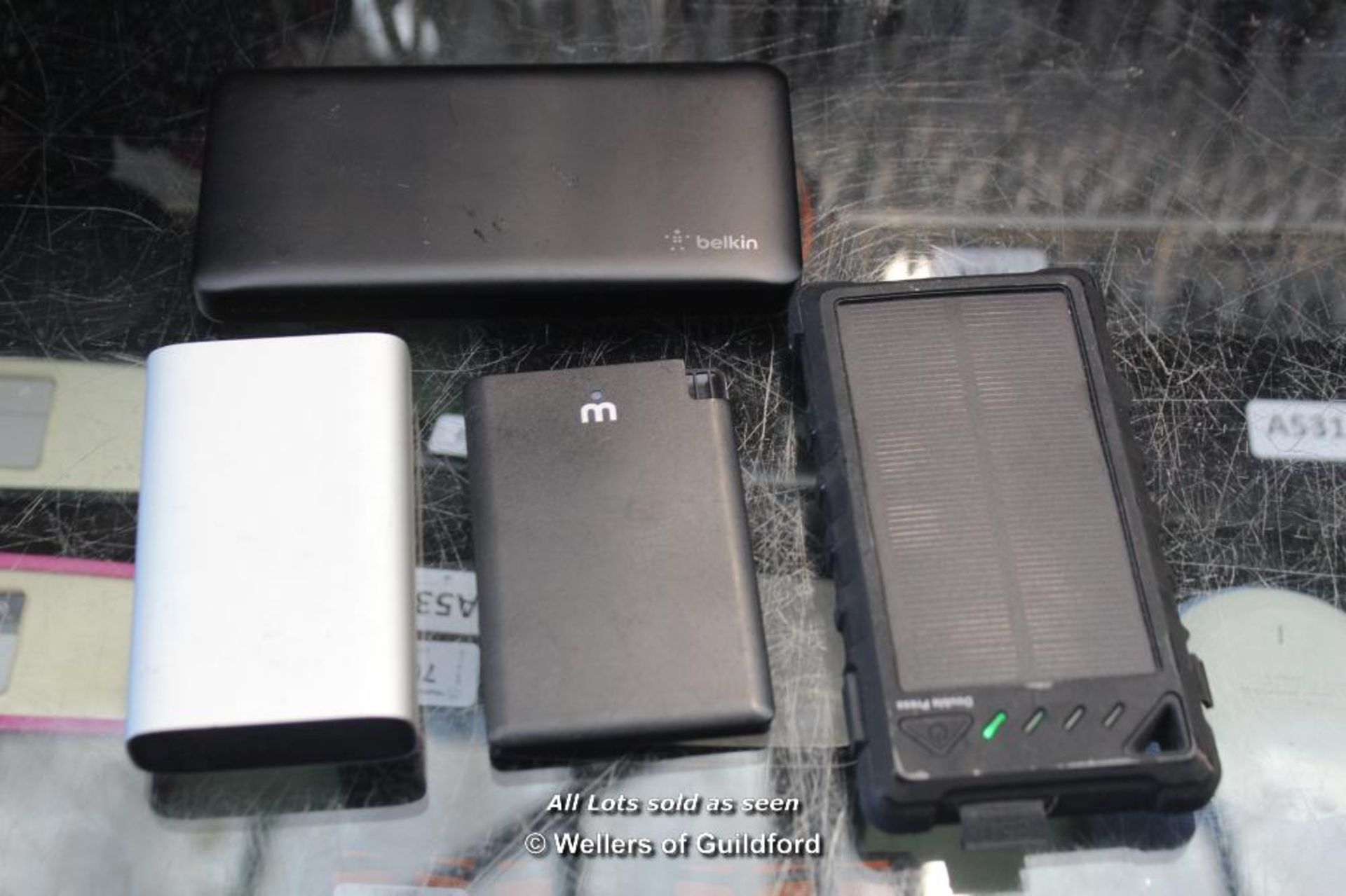 *X4 POWERBANKS INCL. BELKIN