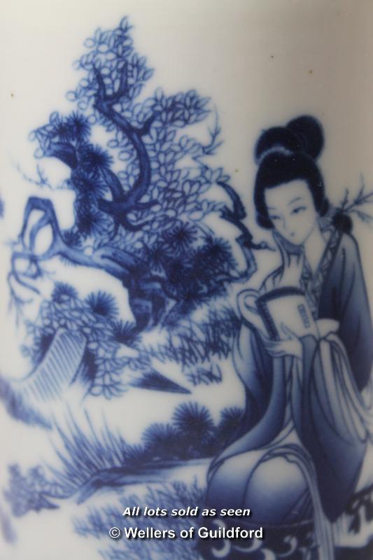 A Chinese cylindrical blue and white brush pot, character mark to base, 12.5cm - Image 2 of 3